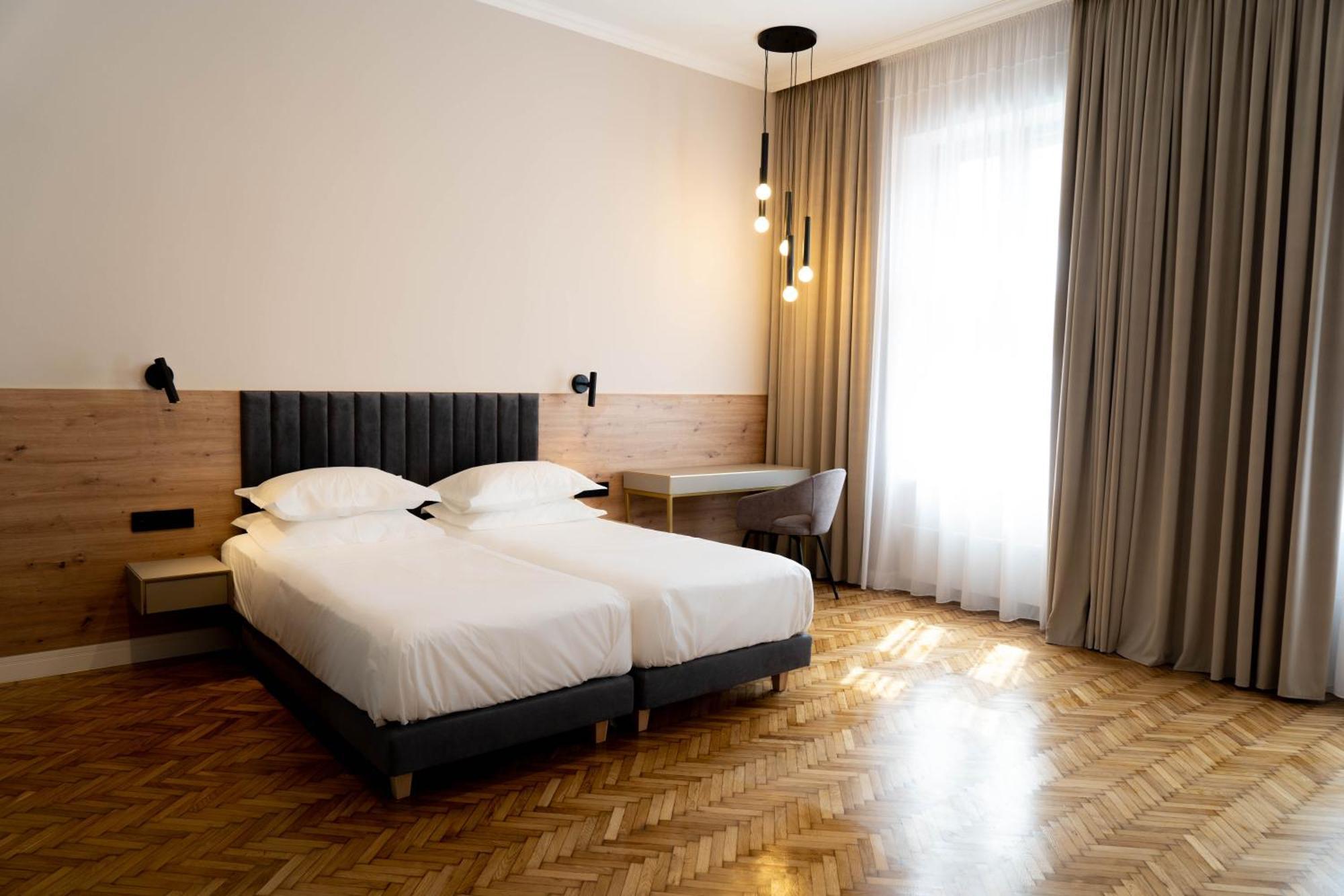 Bloom Downtown Suites Cluj-Napoca Exterior photo