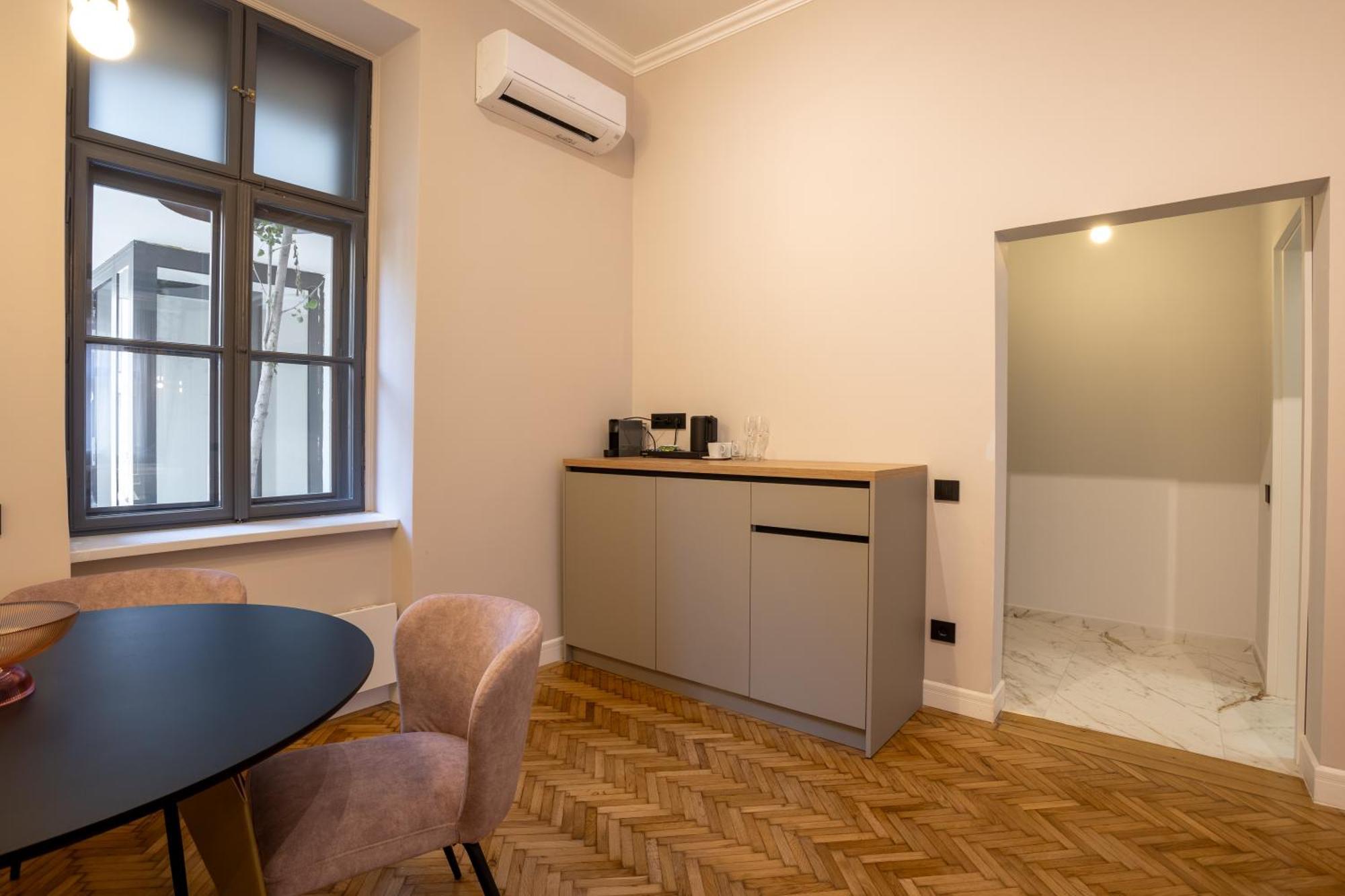 Bloom Downtown Suites Cluj-Napoca Exterior photo