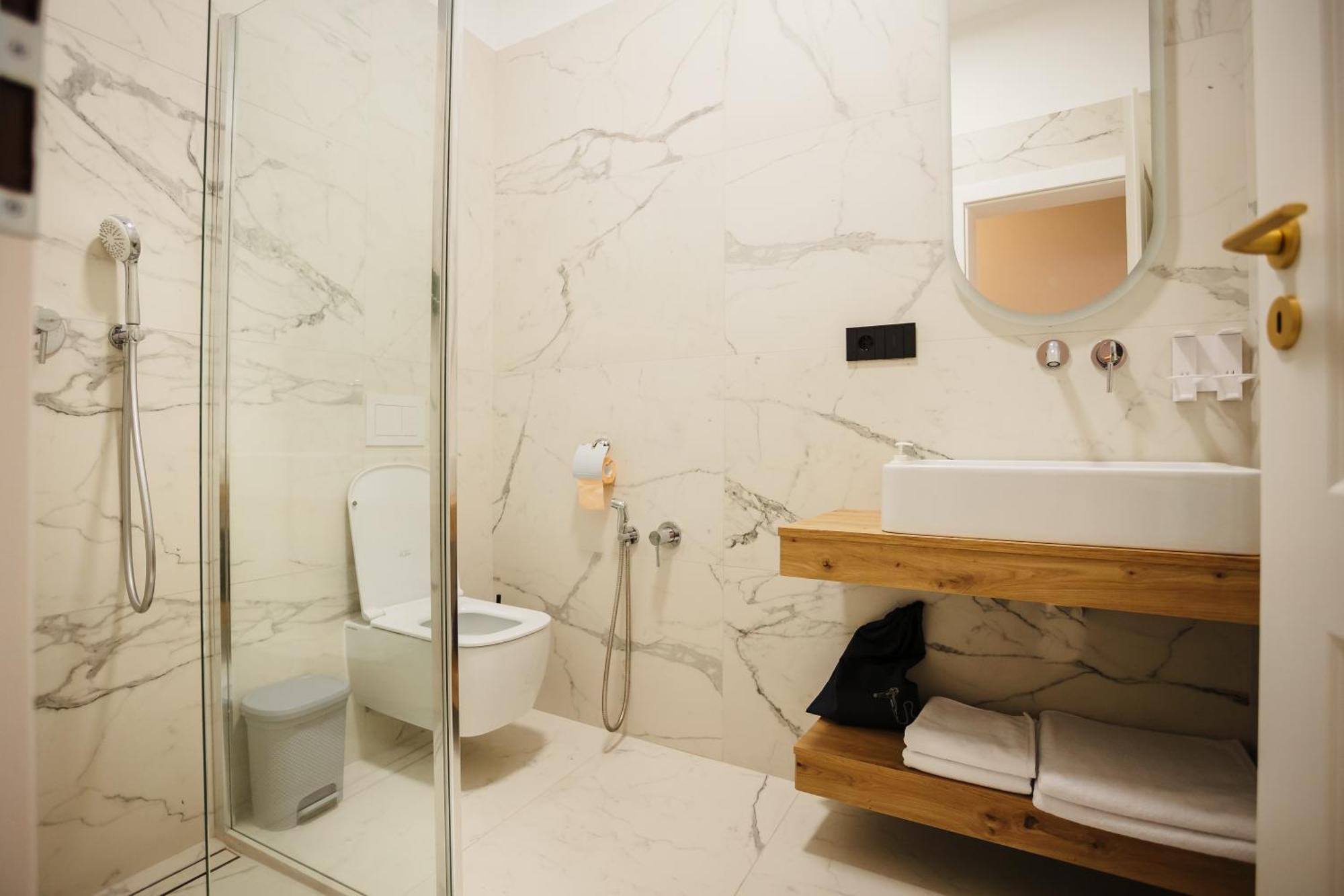 Bloom Downtown Suites Cluj-Napoca Exterior photo