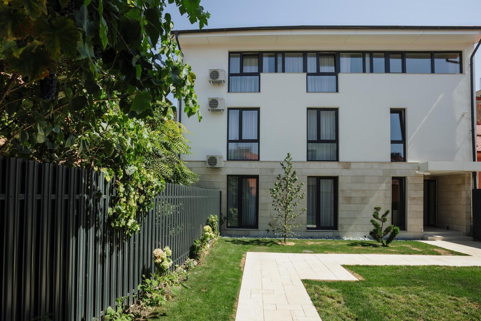 Bloom Downtown Suites Cluj-Napoca Exterior photo